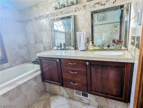 7394 Hart Street Mentor OH 44060