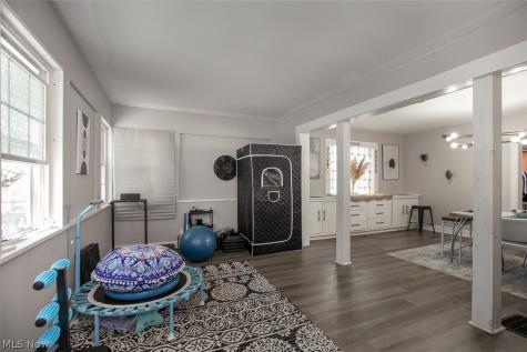 982 Roanoke Road Cleveland Heights OH 44121