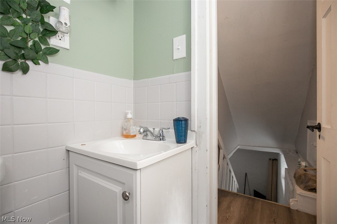 982 Roanoke Road Cleveland Heights OH 44121