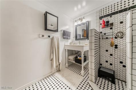 6287 Highland Road Cleveland OH 44143