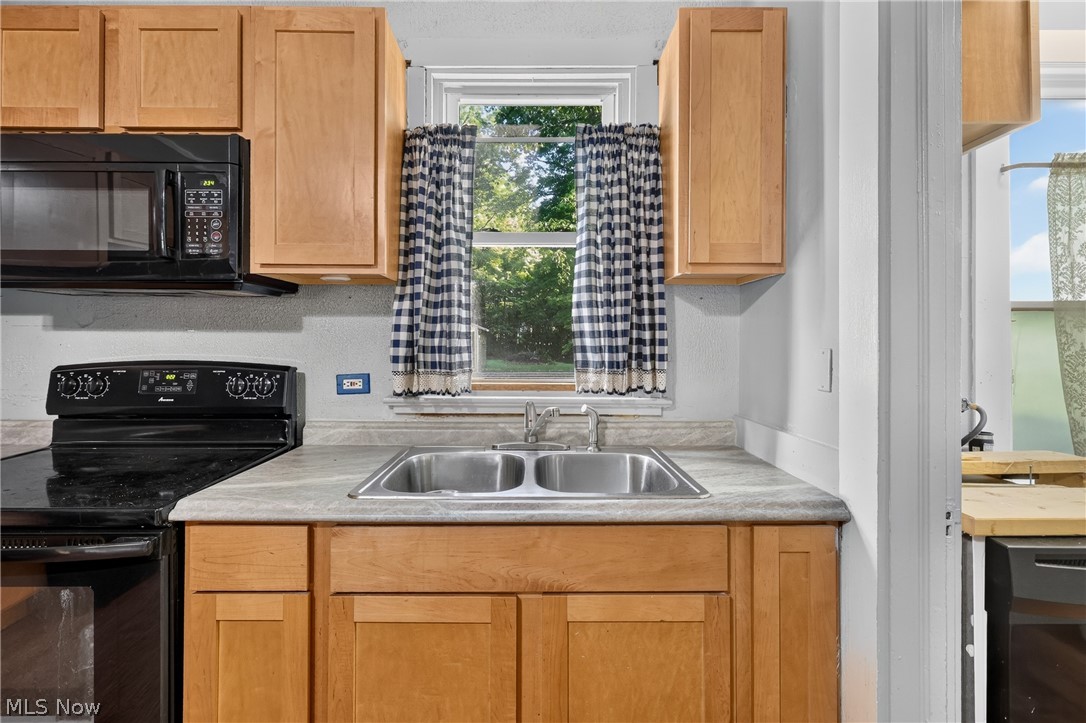 3227 Oaklawn Avenue SE Warren OH 44484