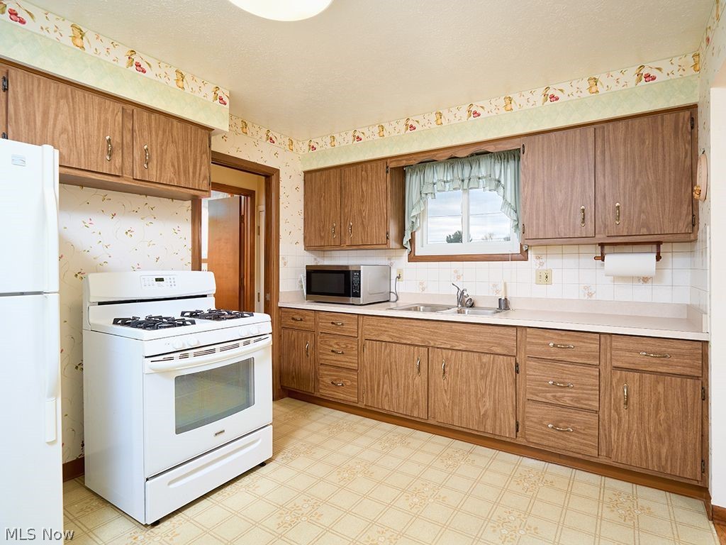12101 Tucson Drive Parma OH 44130