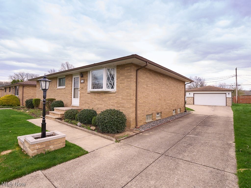 12101 Tucson Drive Parma OH 44130