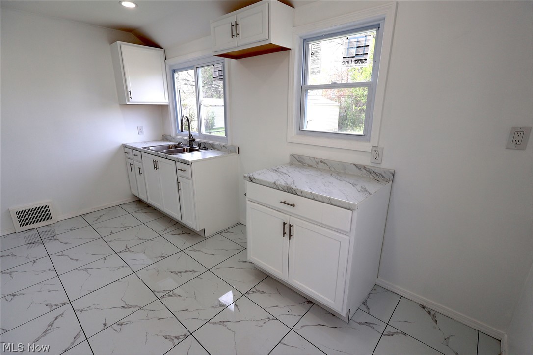 16405 Glendale Avenue Cleveland OH 44128