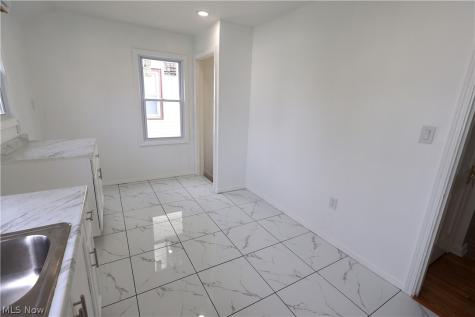 16405 Glendale Avenue Cleveland OH 44128