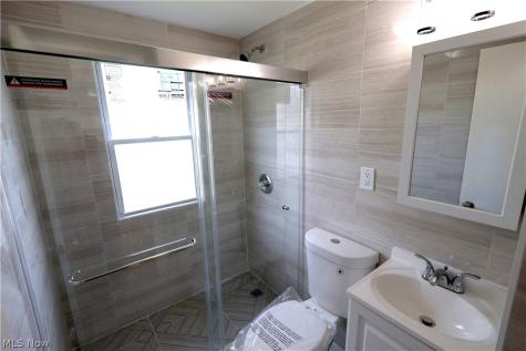 16405 Glendale Avenue Cleveland OH 44128