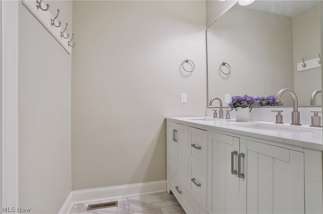 37 Clayton Court Hudson OH 44236
