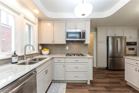3373 Blanche Avenue Cleveland Heights OH 44118