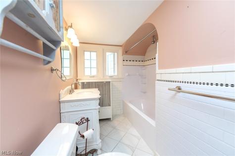 3373 Blanche Avenue Cleveland Heights OH 44118