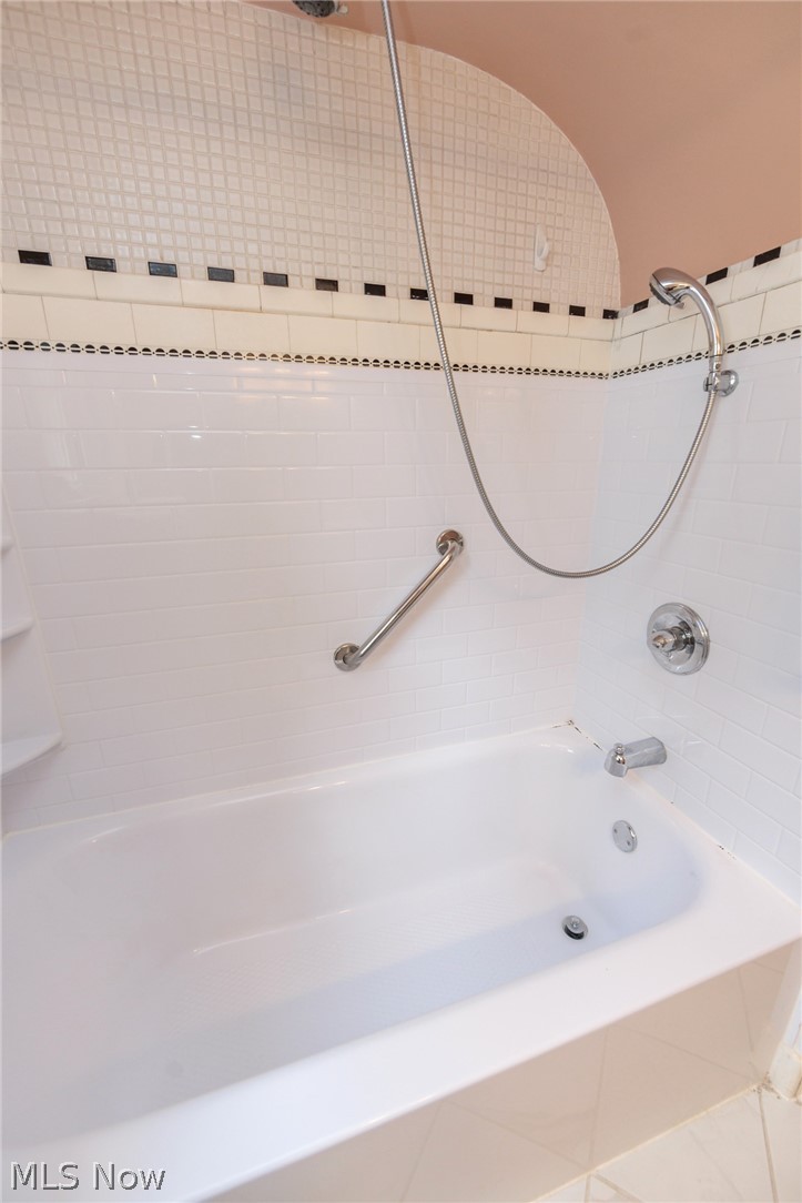 3373 Blanche Avenue Cleveland Heights OH 44118