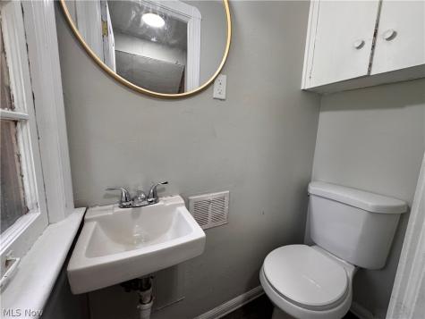 16611 Eldamere Avenue Cleveland OH 44128