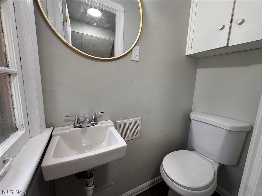 16611 Eldamere Avenue Cleveland OH 44128