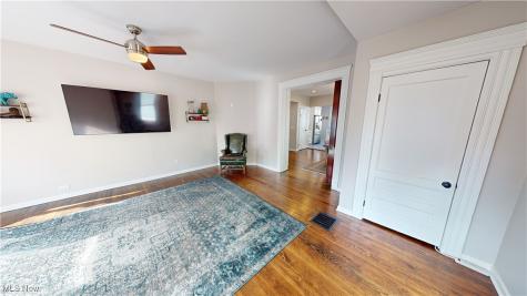 6310 W Clinton Avenue Cleveland OH 44102