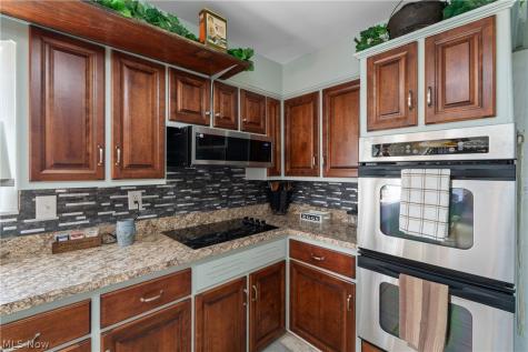 5261 Dailey Road New Franklin OH 44319