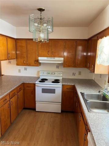 142 Essex Road Mansfield OH 44904