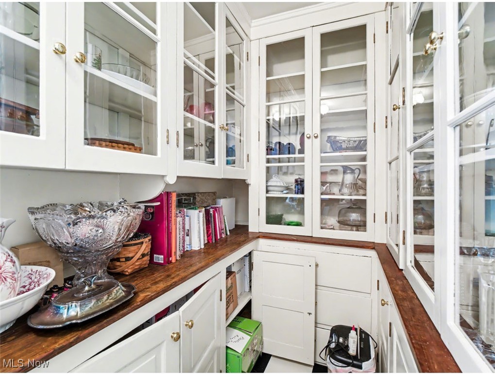 2830 Lee Road Shaker Heights OH 44120