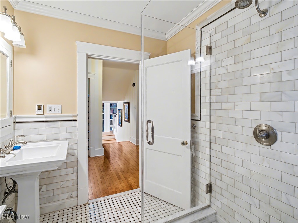 2830 Lee Road Shaker Heights OH 44120