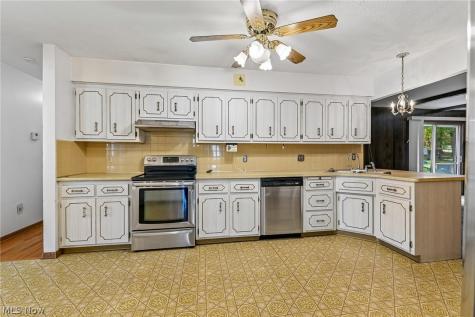 966 Primrose Drive Seven Hills OH 44131