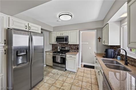 1316 W 105th Street Cleveland OH 44102