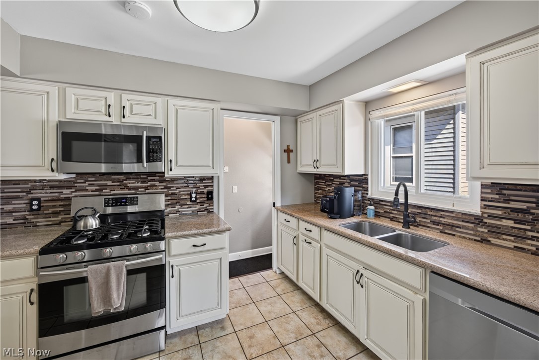 1316 W 105th Street Cleveland OH 44102
