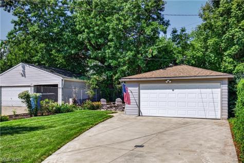 1316 W 105th Street Cleveland OH 44102