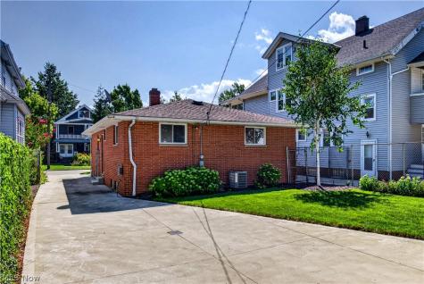 1316 W 105th Street Cleveland OH 44102