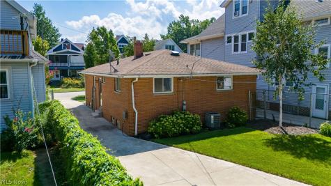 1316 W 105th Street Cleveland OH 44102