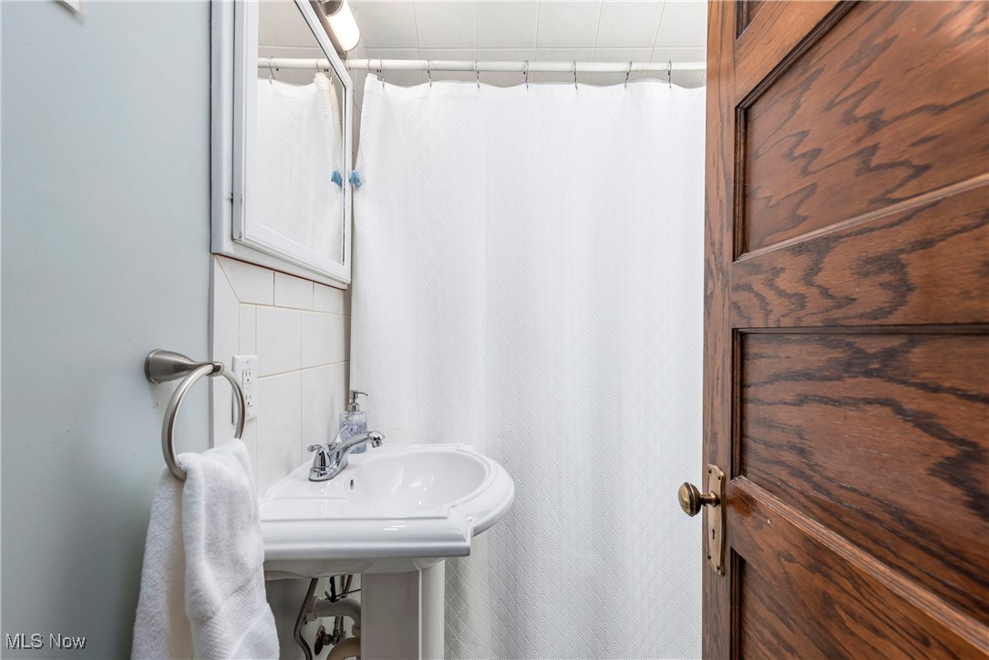 1272 Virginia Avenue Lakewood OH 44107