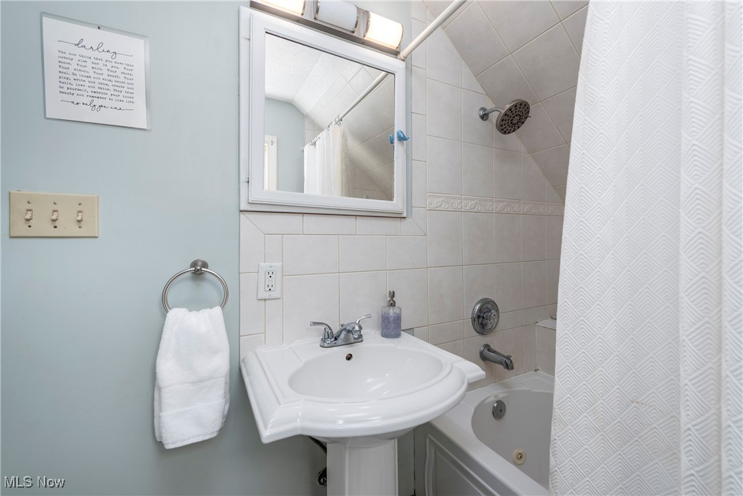 1272 Virginia Avenue Lakewood OH 44107