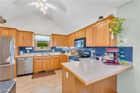 1372 Earhart Avenue Akron OH 44320