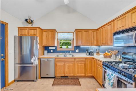 1372 Earhart Avenue Akron OH 44320