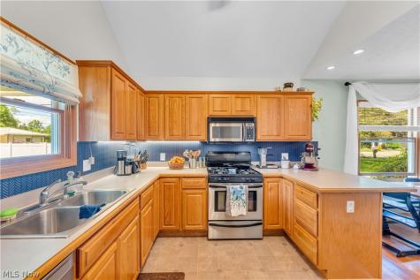 1372 Earhart Avenue Akron OH 44320