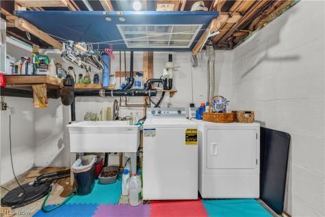 1372 Earhart Avenue Akron OH 44320