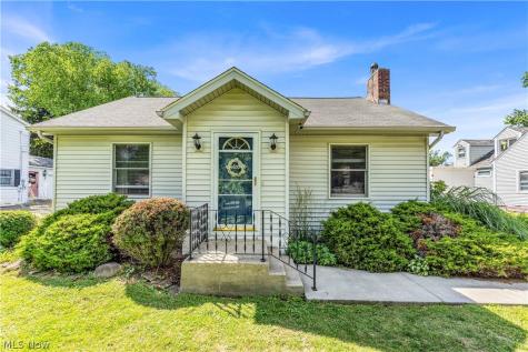 1372 Earhart Avenue Akron OH 44320