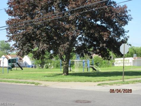 15626 Edgewood Avenue Maple Heights OH 44137
