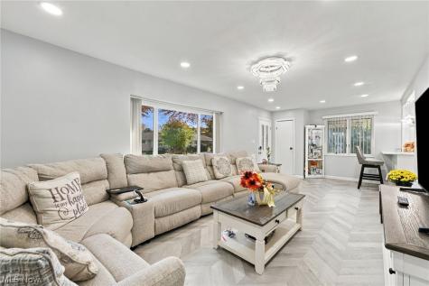 4752 Springwood Drive Brooklyn OH 44144