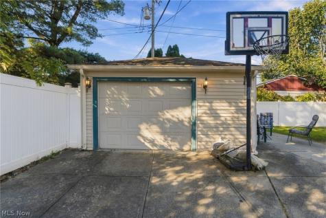 4752 Springwood Drive Brooklyn OH 44144