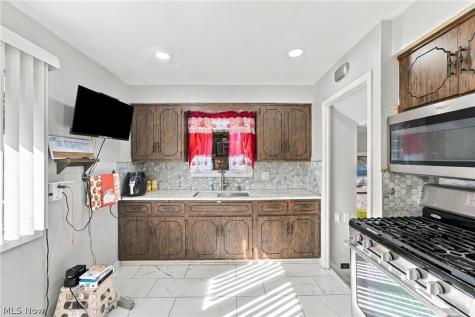 4752 Springwood Drive Brooklyn OH 44144