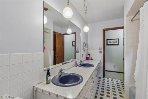 17590 Vermont Street Grafton OH 44044