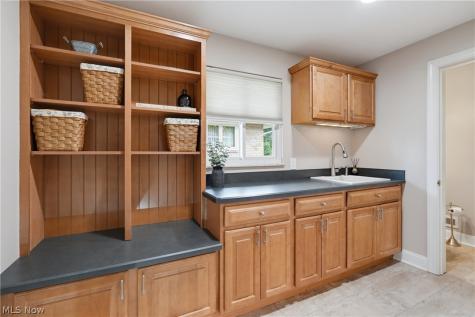 855 Nemet Drive Seven Hills OH 44131