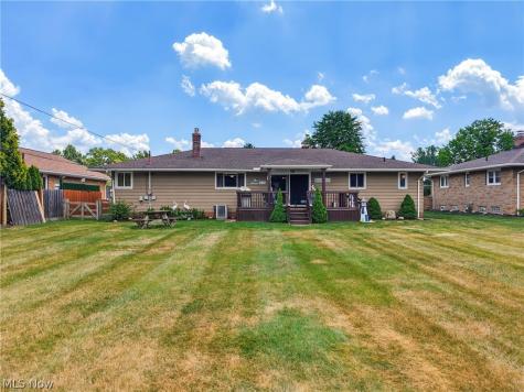 855 Nemet Drive Seven Hills OH 44131