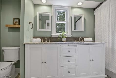 1705 Southbend Drive Rocky River OH 44116