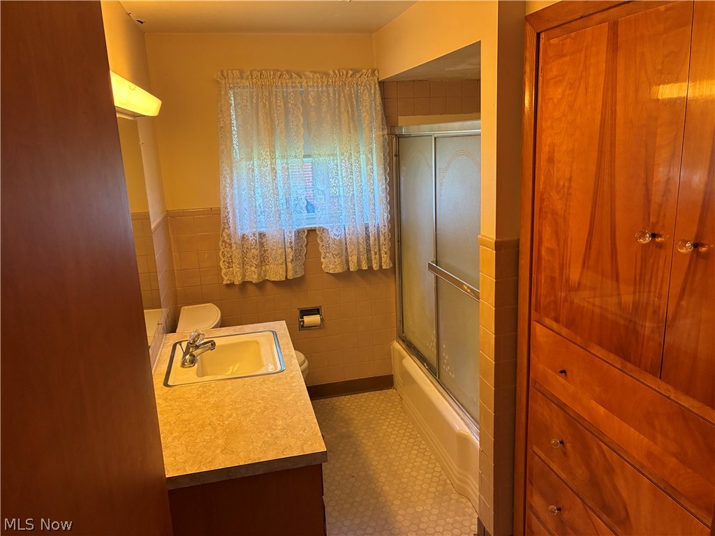 1629 Woodland Drive Coshocton OH 43812