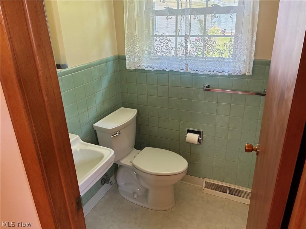 1629 Woodland Drive Coshocton OH 43812
