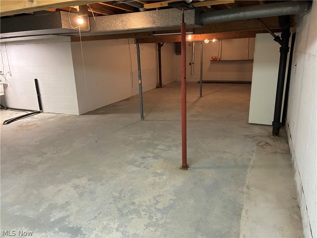 1629 Woodland Drive Coshocton OH 43812