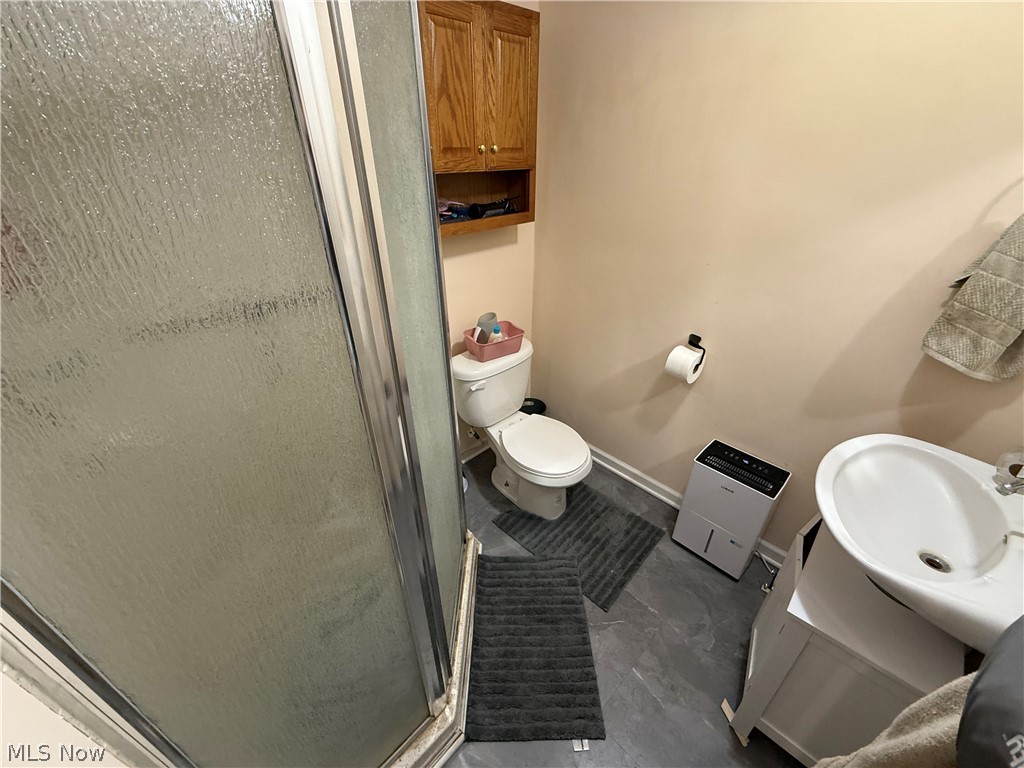 208 W 1st Street Uhrichsville OH 44683