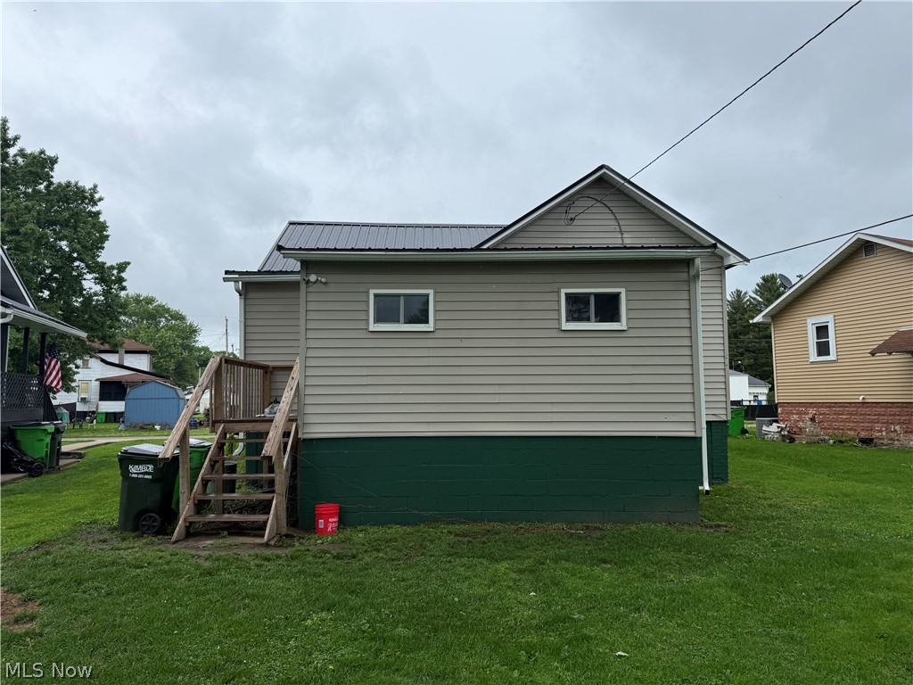 208 W 1st Street Uhrichsville OH 44683