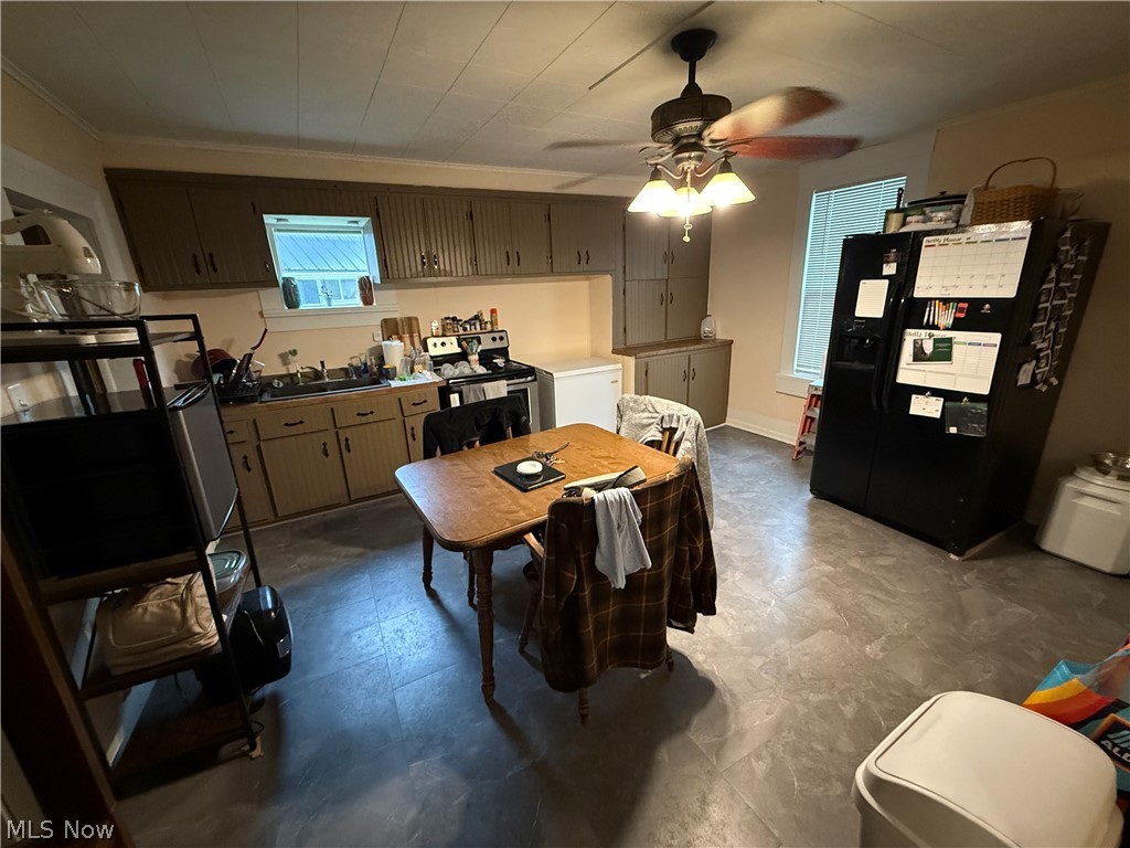 208 W 1st Street Uhrichsville OH 44683
