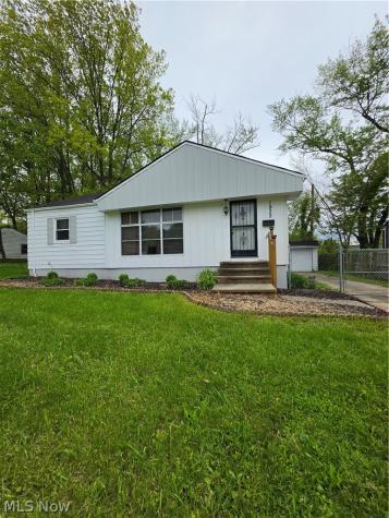 1925 Ridgehill Road Cleveland OH 44121