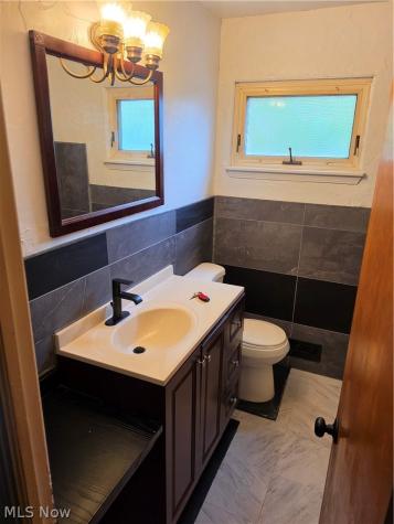 1925 Ridgehill Road Cleveland OH 44121